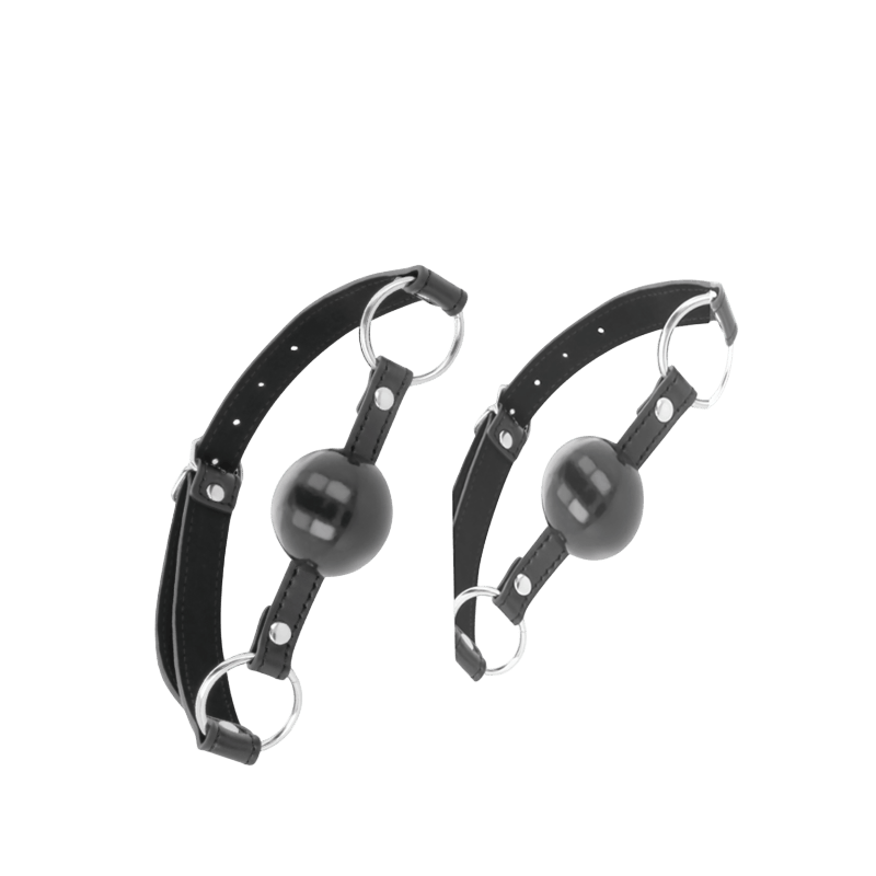 Bâillon boule silicone noir Darkness jeux de pouvoir - Mise en situation de luxe 3 - MANJOY