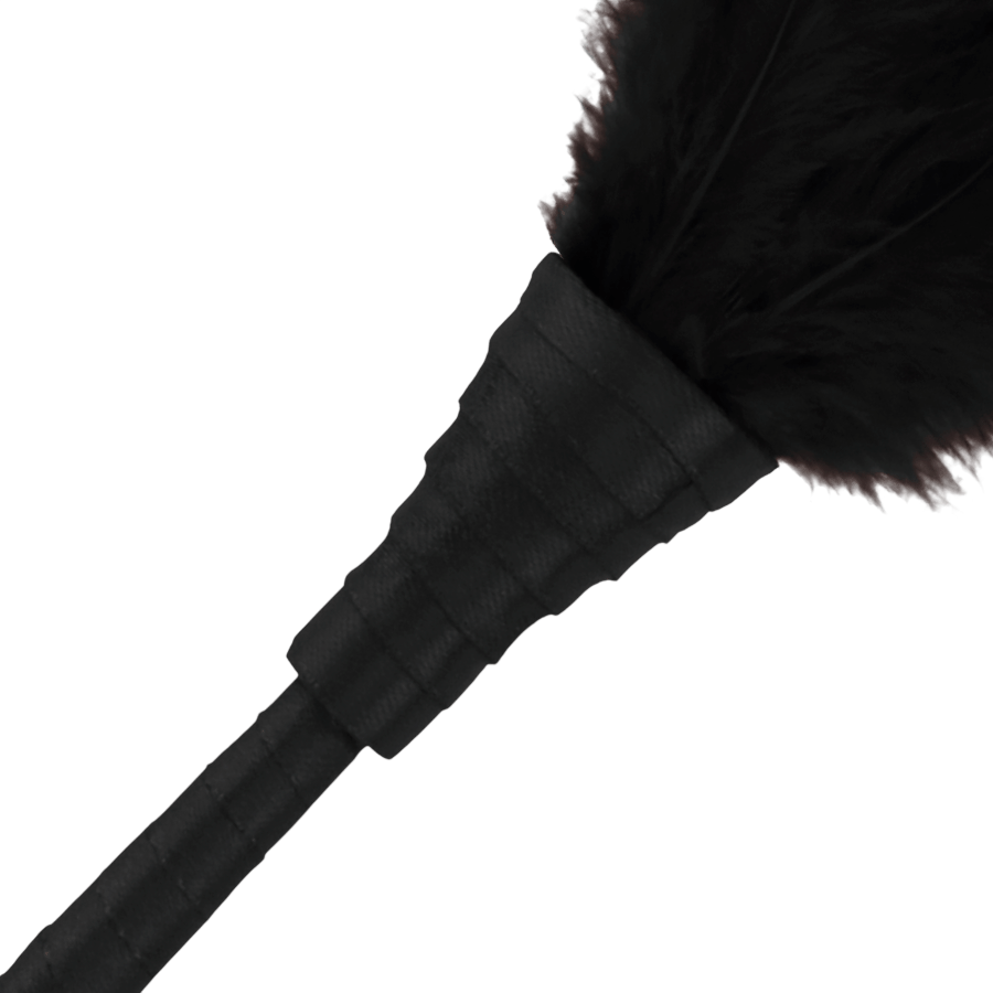 Plume de stimulation noire Darkness - Détail texture - MANJOY