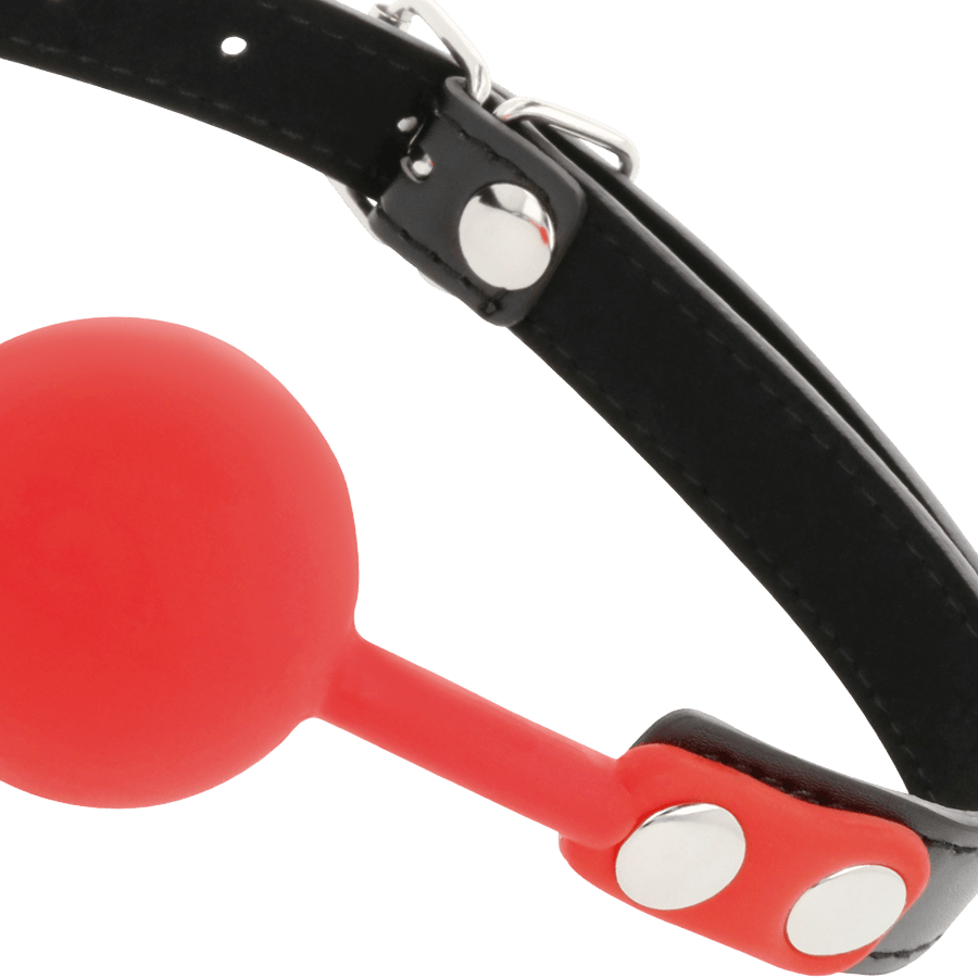 Bâillon boule silicone rouge Darkness fétiche - Mise en situation Dark Luxury 1 - MANJOY