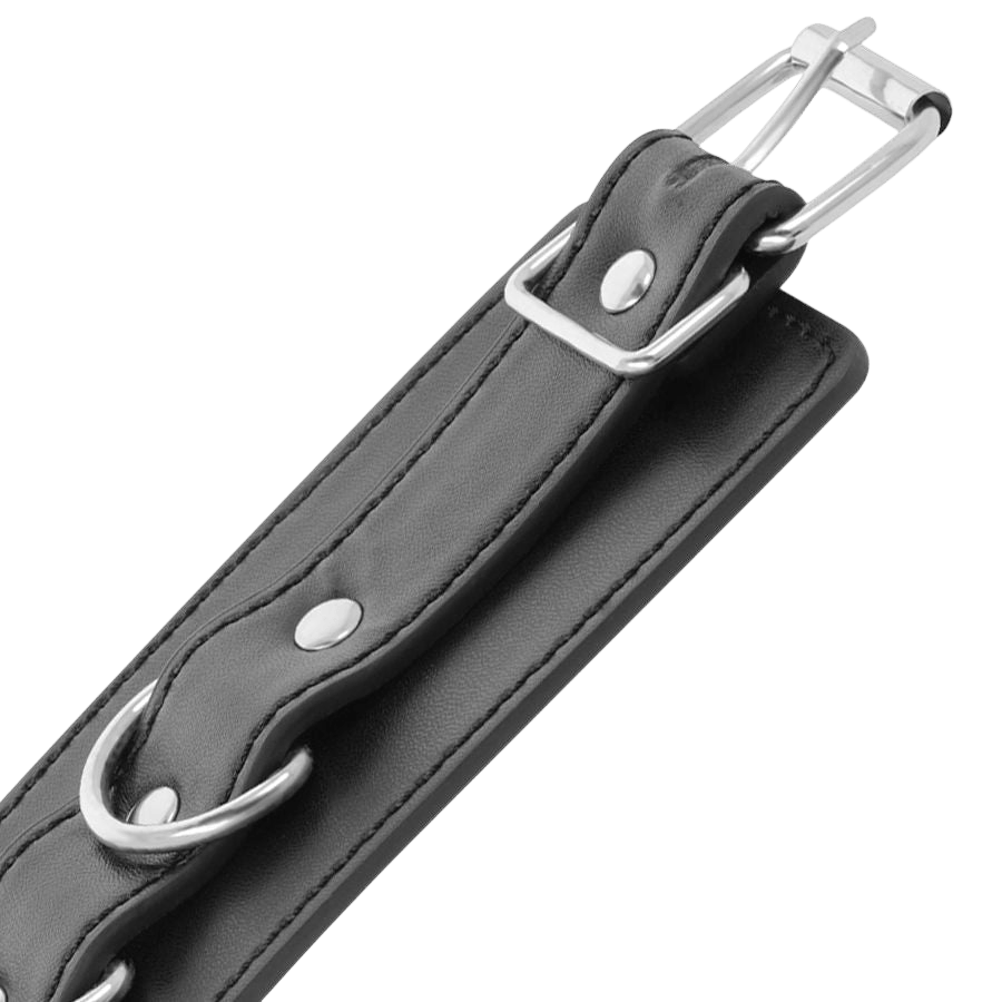 Menottes de chevilles cuir noir Darkness entrave de luxe - Mise en situation premium 3 - MANJOY