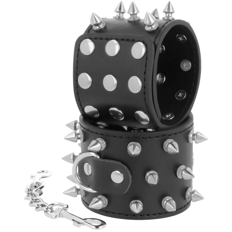 Menottes cuir noir spikes clous Darkness fétiche - Mise en situation de performance 6 - MANJOY