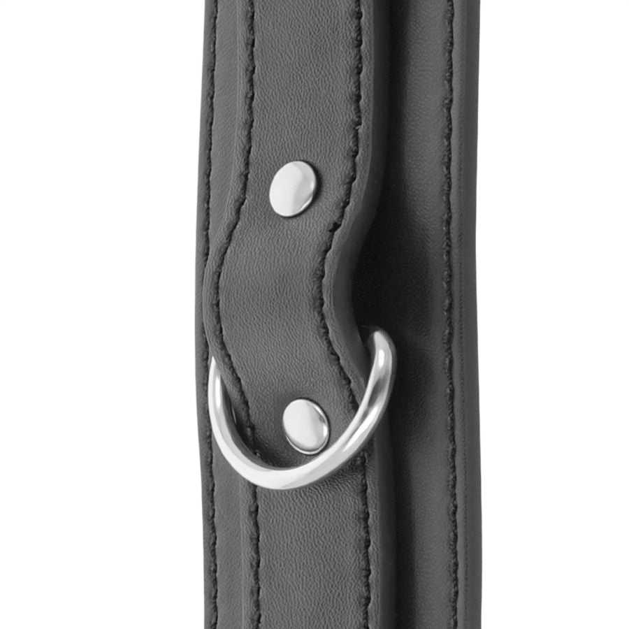 Menottes de poignets cuir noir renforcées Darkness fétiche - Mise en situation premium 4 - MANJOY