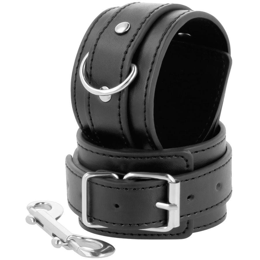 Menottes de poignets cuir noir renforcées Darkness fétiche - Mise en situation premium 6 - MANJOY